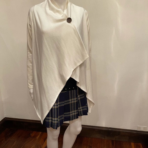 SOLD 👜 BOBEAU Poncho Style Sweater, Cream - Picture 3 of 8